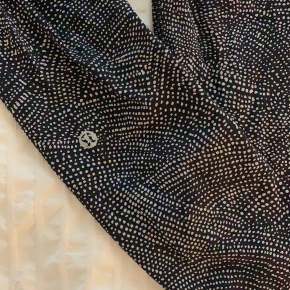 Black Lululemon leggings - Picture 4 of 4